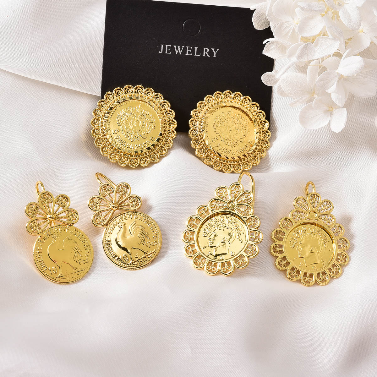 Vintage Collectible Coins - ต่างหูแบบห้อยเหรียญเหรียญทองคำ ประดับลายดอกไม้ฉลุลาย สำหรับผู้หญิง ชุบทอง 18K ลายนูนรูปสัตว์